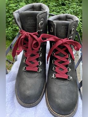 Kodiak Women's Surrey ll Waterproof Hiker Boots Black Leather Red Laces 6.5